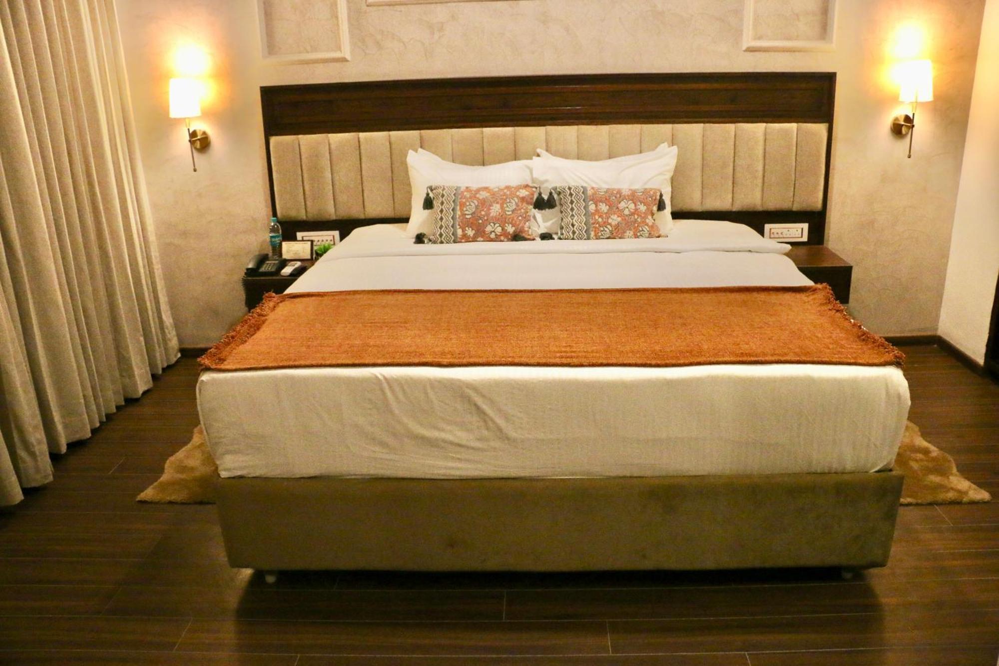 Nalapad'S Hotel Bangalore International מראה חיצוני תמונה