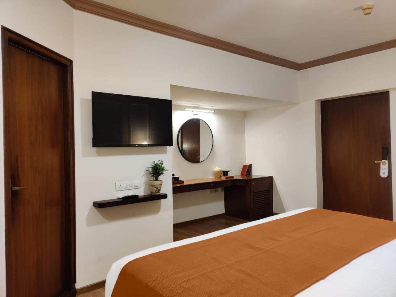 Nalapad'S Hotel Bangalore International מראה חיצוני תמונה