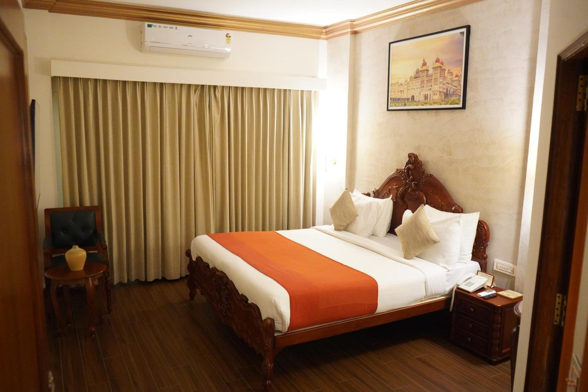 Nalapad'S Hotel Bangalore International מראה חיצוני תמונה