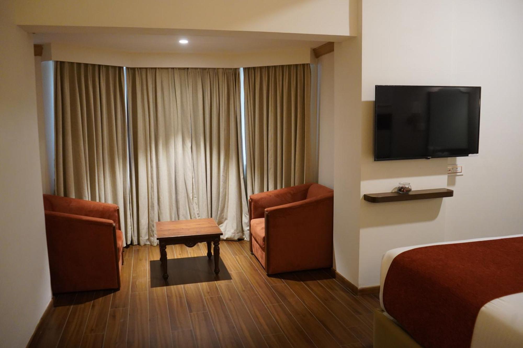 Nalapad'S Hotel Bangalore International מראה חיצוני תמונה