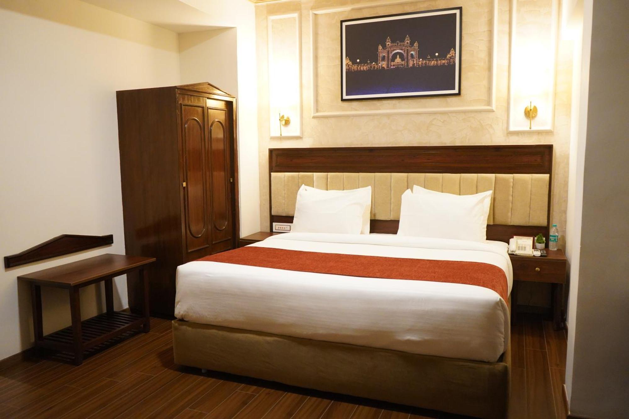 Nalapad'S Hotel Bangalore International מראה חיצוני תמונה