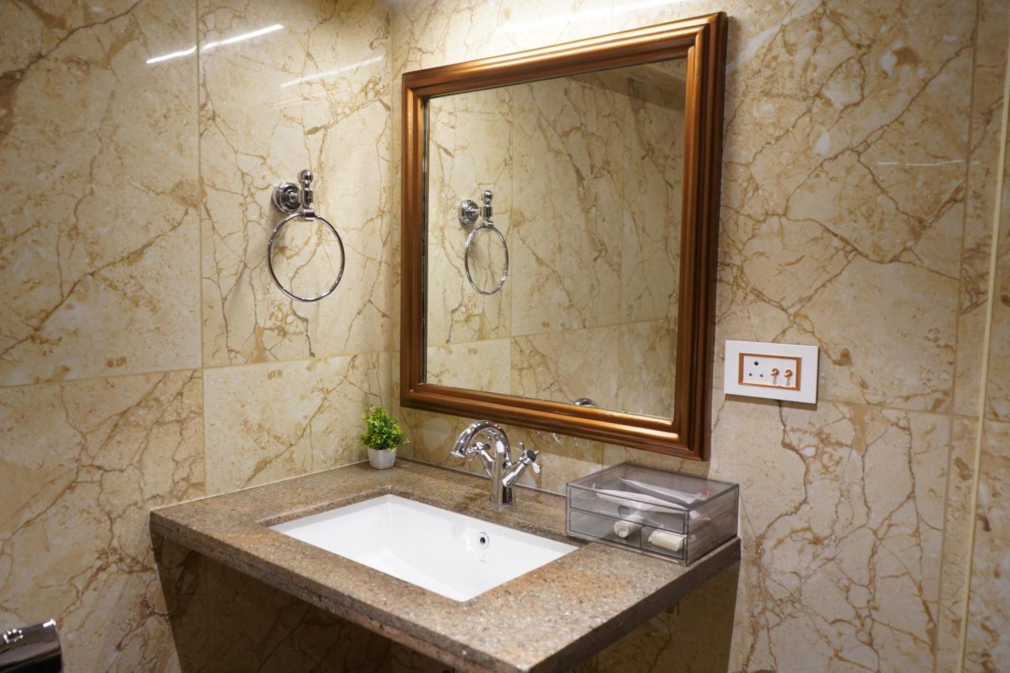 Nalapad'S Hotel Bangalore International מראה חיצוני תמונה