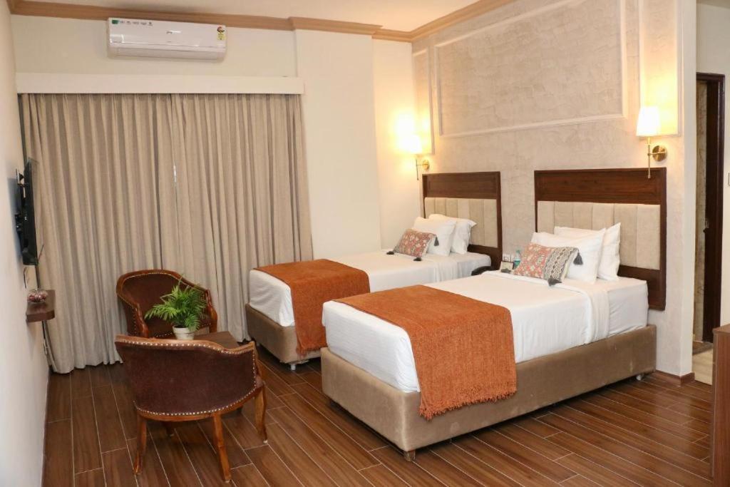 Nalapad'S Hotel Bangalore International מראה חיצוני תמונה