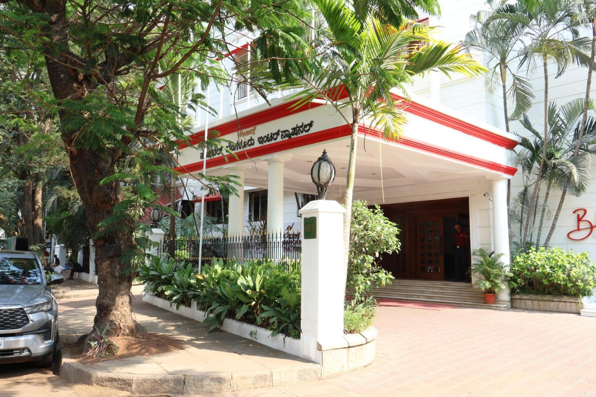 Nalapad'S Hotel Bangalore International מראה חיצוני תמונה