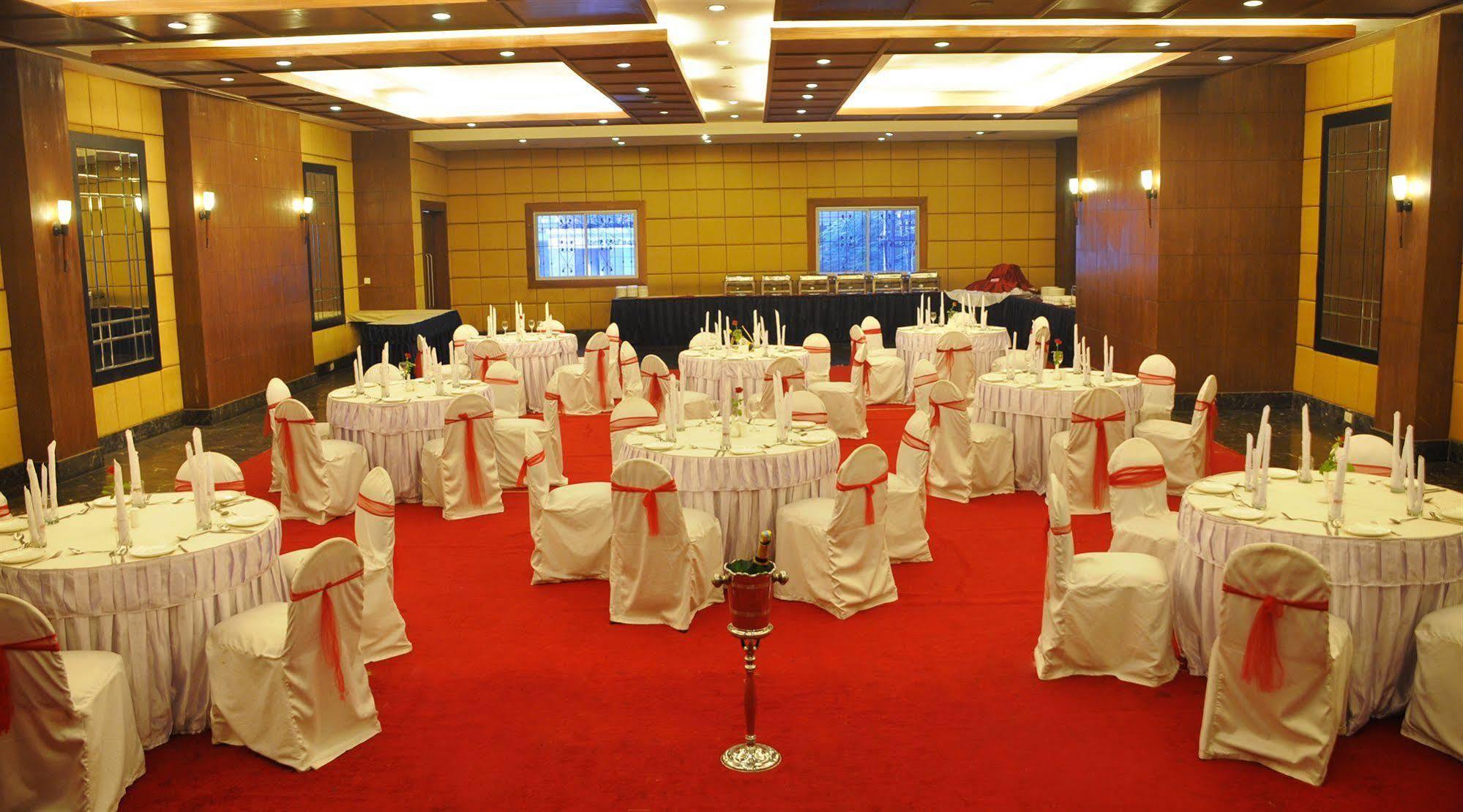 Nalapad'S Hotel Bangalore International מראה חיצוני תמונה